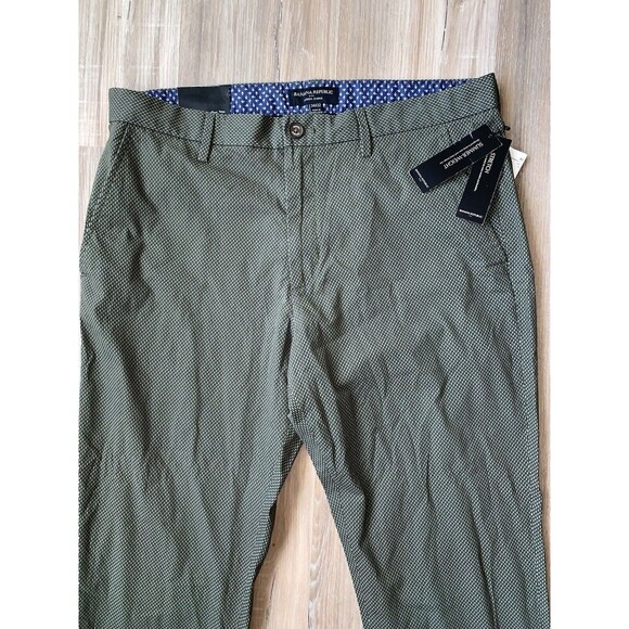 NWT - Banana Republic Aiden Chino Pants Summer Weight Green Size 34”x32” NEW - Picture 2 of 7